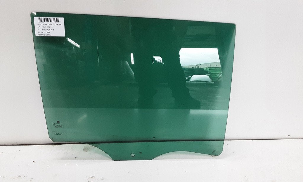 VITRE ARRIERE DROITE Skoda Fabia III (NJ3) (6V6845206B), Utilisé, Skoda