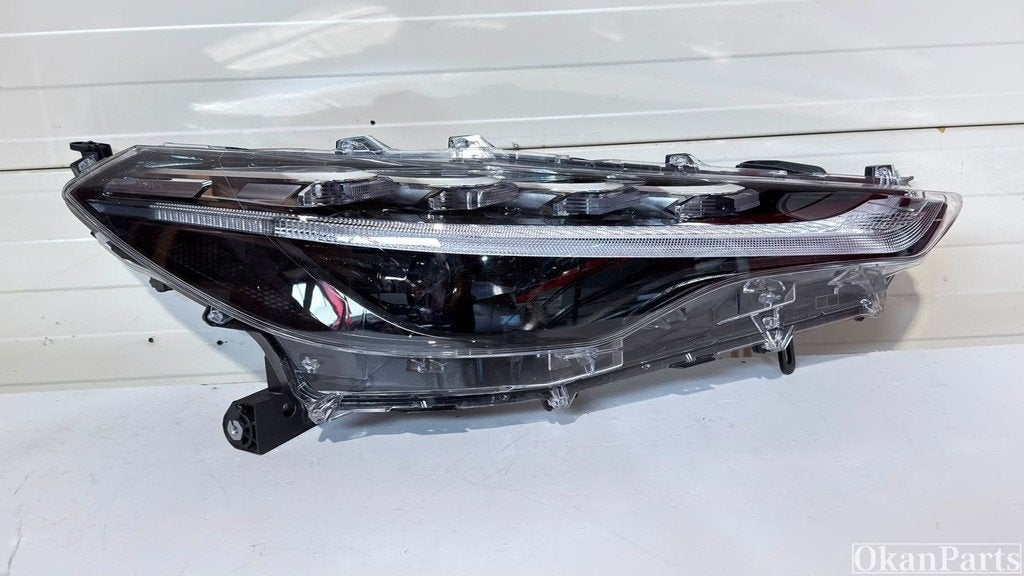 Phare avant droit DEL pour Toyota Corolla Cross 8111016840, Fabrikant BV, Utilisé, Info@fabrikant.eu, Fabrikantstraat 1
1000 AA  Amsterdam, NL