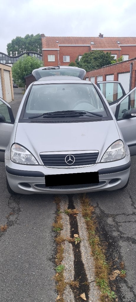 Te koop mercedes A140, Auto's, Mercedes-Benz, Voorwielaandrijving, 4 deurs, Zwart, 4 cilinders
