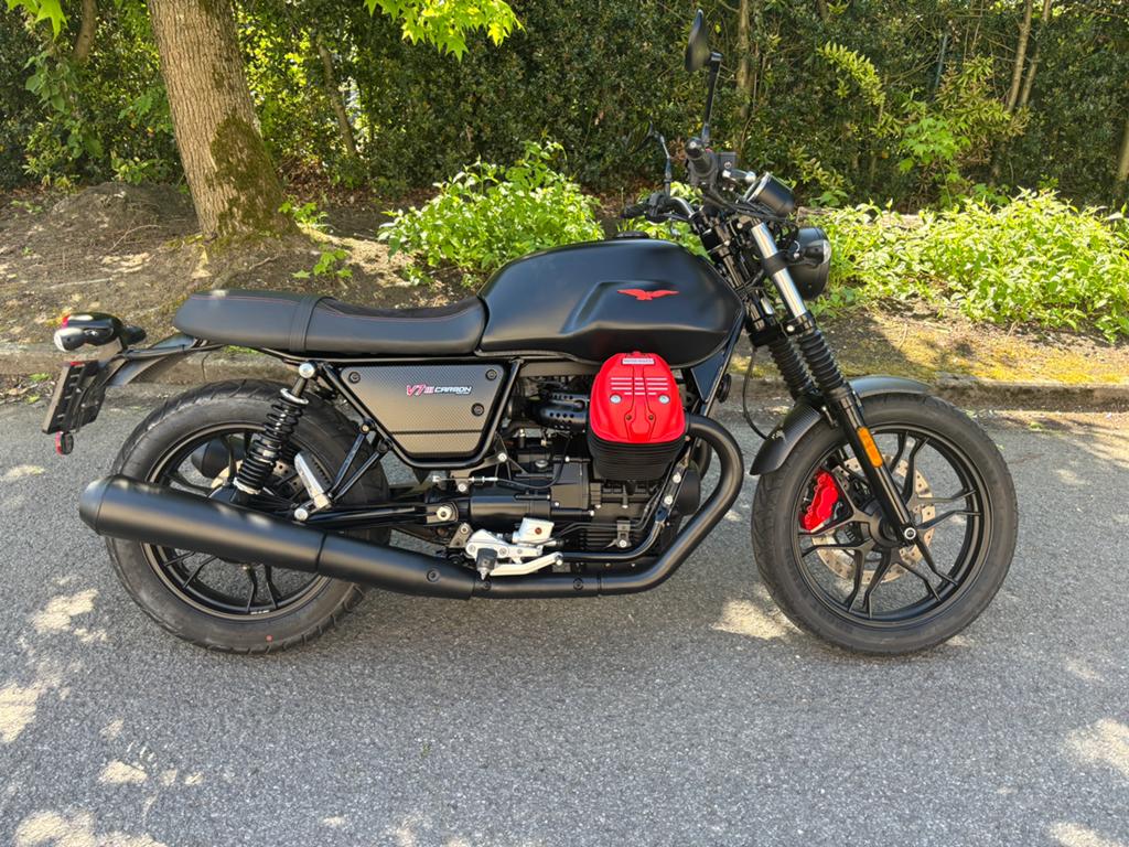 Moto Guzzi V7III Carbon, 750 cc, 2 cilinders, Occasion, Motorrijbewijs A