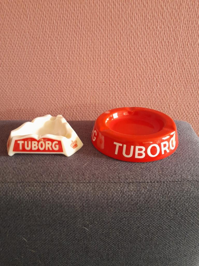 2 asbakken tuborg  de rode is splinternieuw, Verzamelen, Verzenden