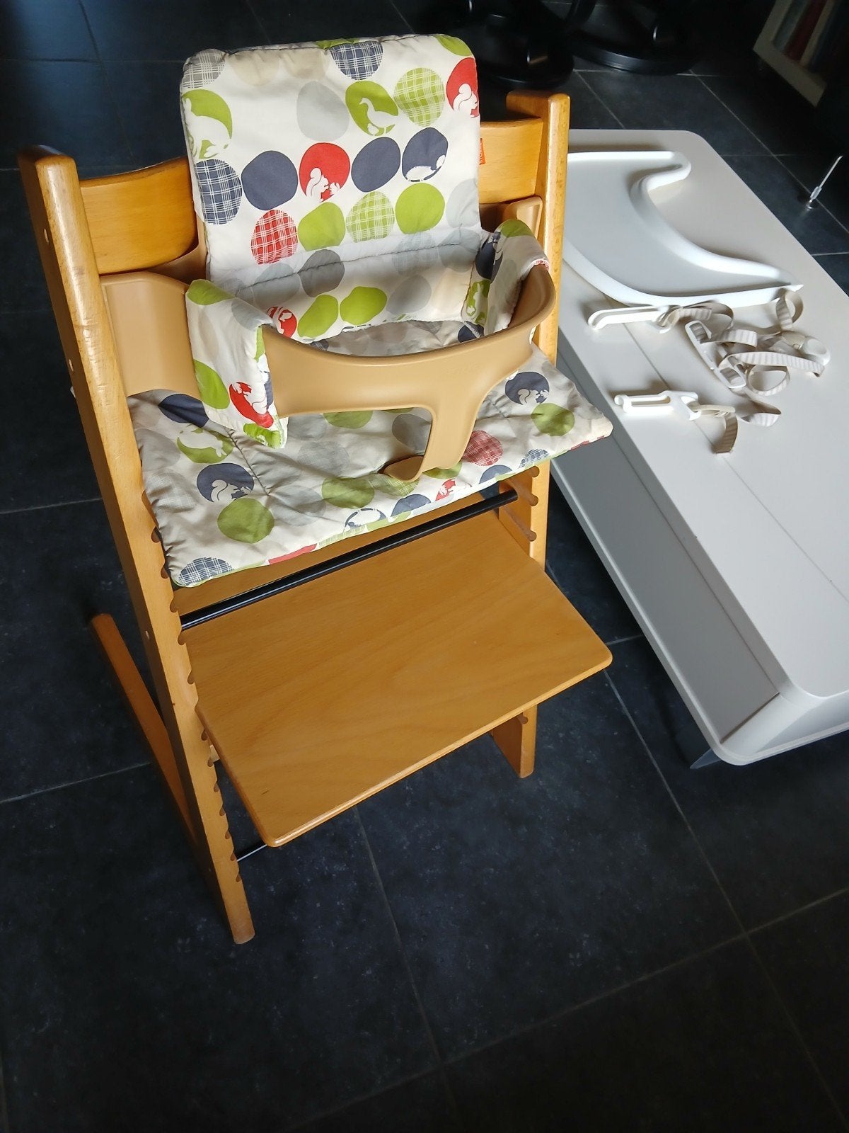 chaise pour enfants Tripp Trapp Stokke avec accessoires, Enfants & Bébés, Enlèvement, Utilisé, Chaise évolutive
