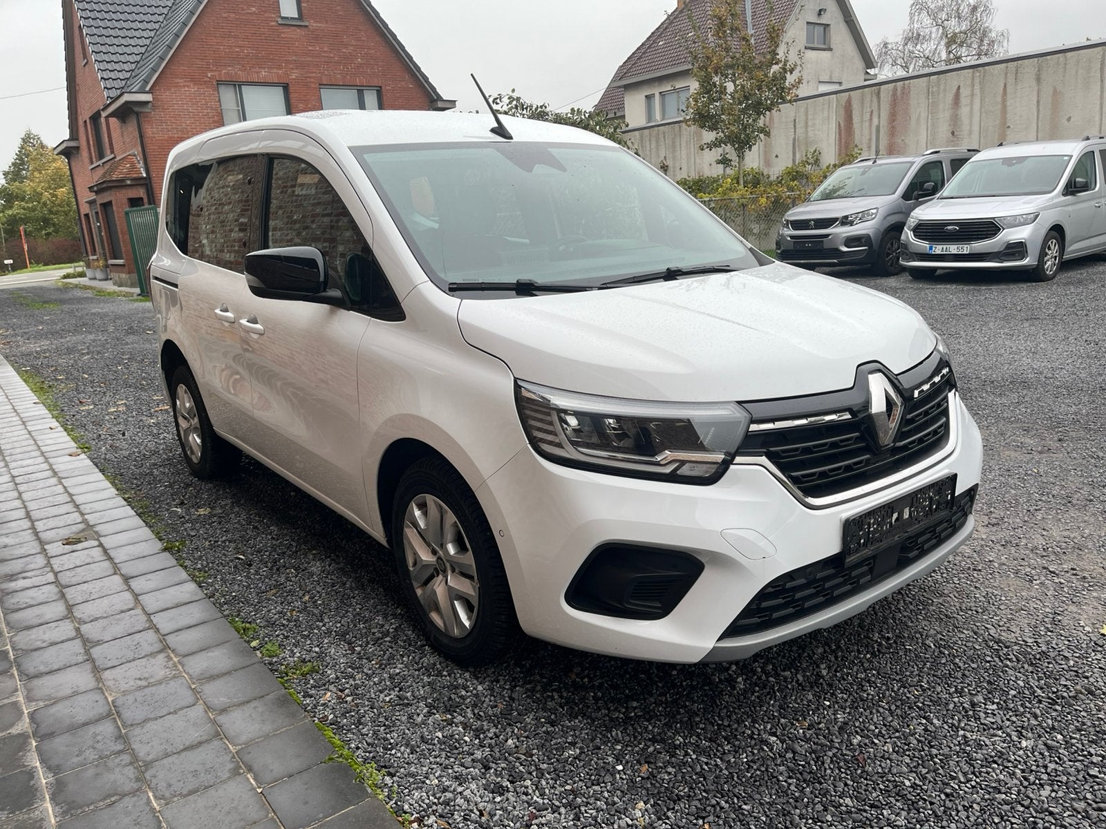 Renault kango rolstoelwagen 2024 ️ TPMR / PMR, Auto's, Dealer onderhouden, 4 cilinders, Wit, 1332 cc