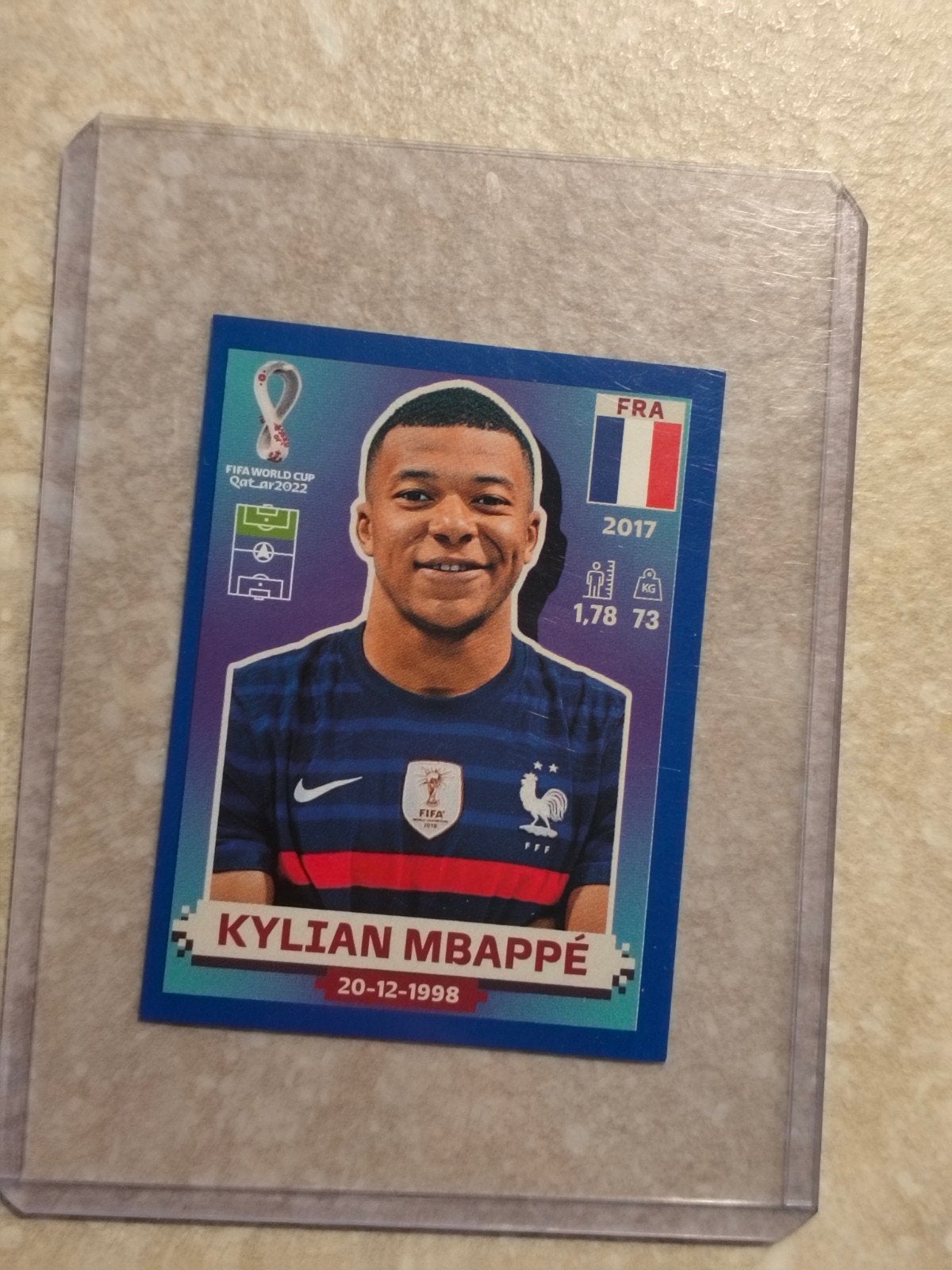 Kylian mbappe Frankrijk WK Qatar USA edition blauwe rand, Ophalen of Verzenden, Sticker