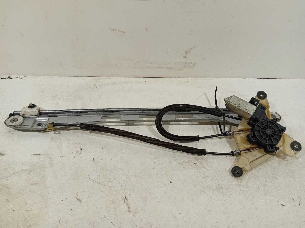 Raammechaniek elektrisch links voor Renault Master, Onderdelen@venauto.nl, Van der Ven Autorecycling B.V., Gebruikt, Ettenseweg 76, 4706 PB Roosendaal, The Netherlands