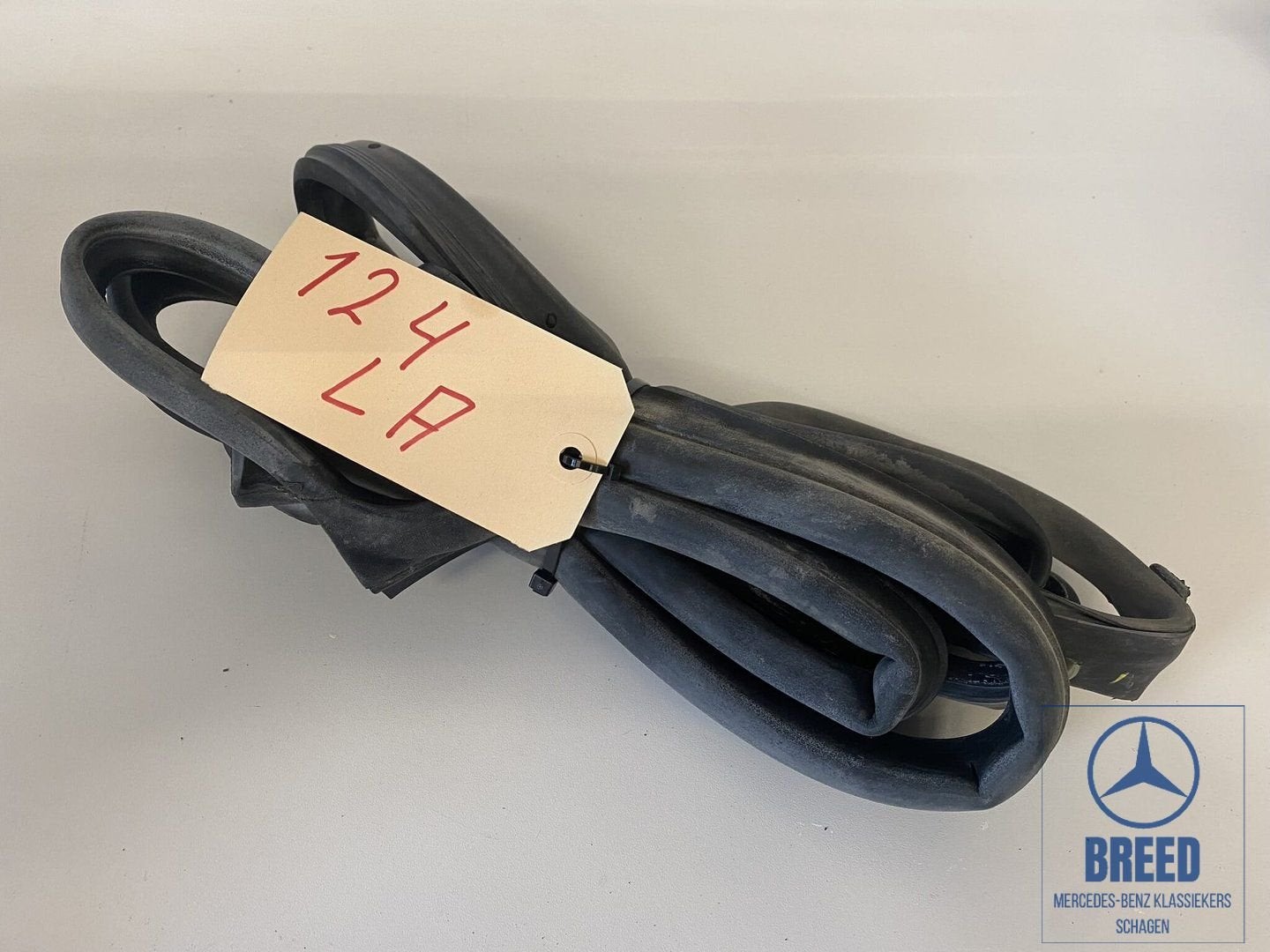 Deurrubber linksachter voor Mercedes-Benz W124 sedan, Utilisé, -, -, Enlèvement ou Envoi