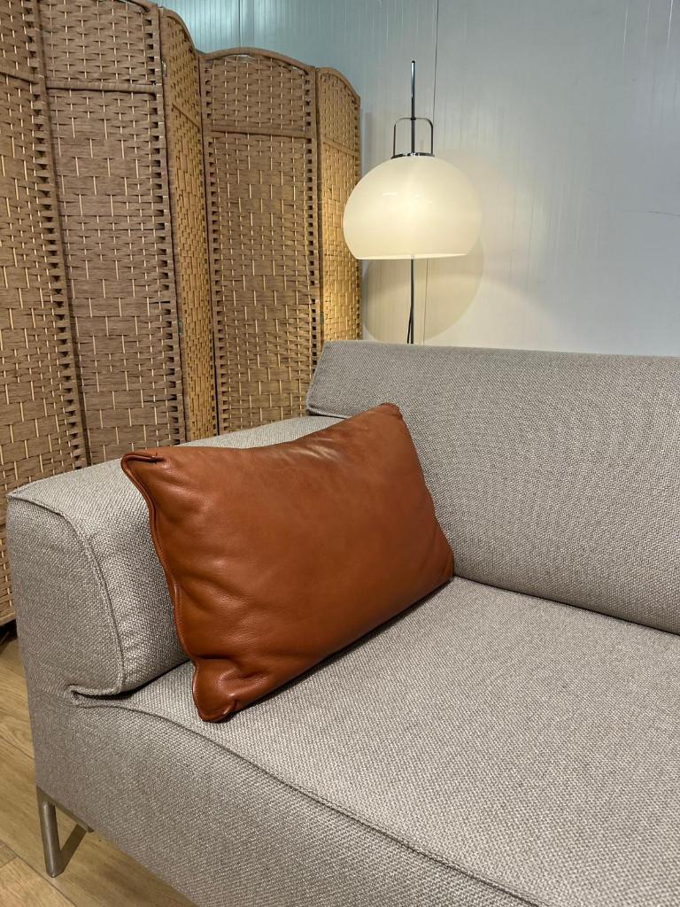 ZGAN Design on Stock Bloq Kussen Bruin Leer, Huis en Inrichting, Woonaccessoires | Kussens, Ophalen of Verzenden, Zo goed als nieuw