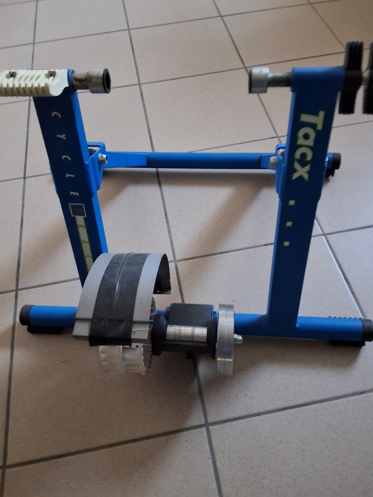 trainer tacx en gedragen kledij ,, Sport en Fitness, Wielrennen, Ophalen, Helm