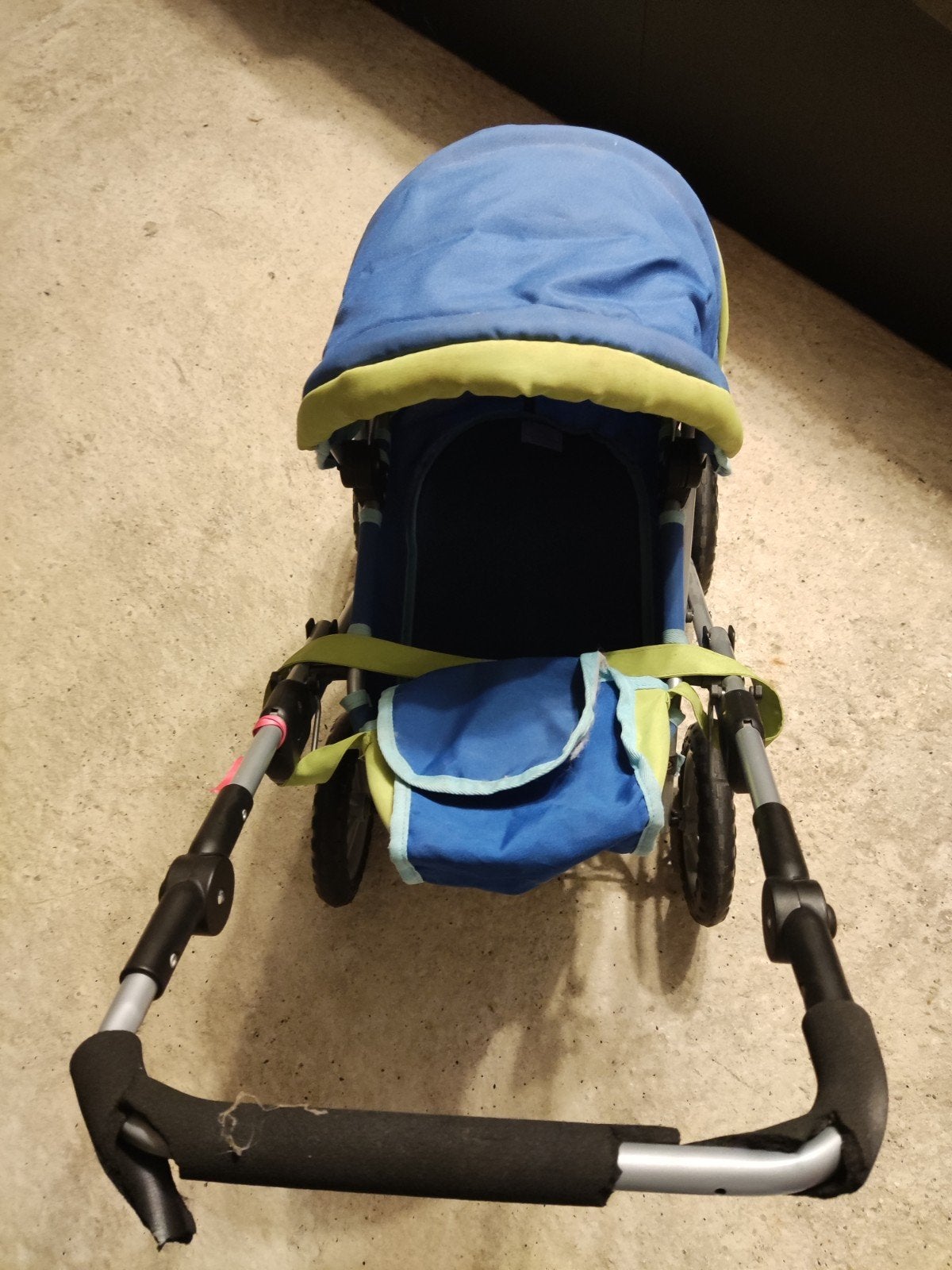 Babypoppenbedje, buggy , flesjes......., Ophalen