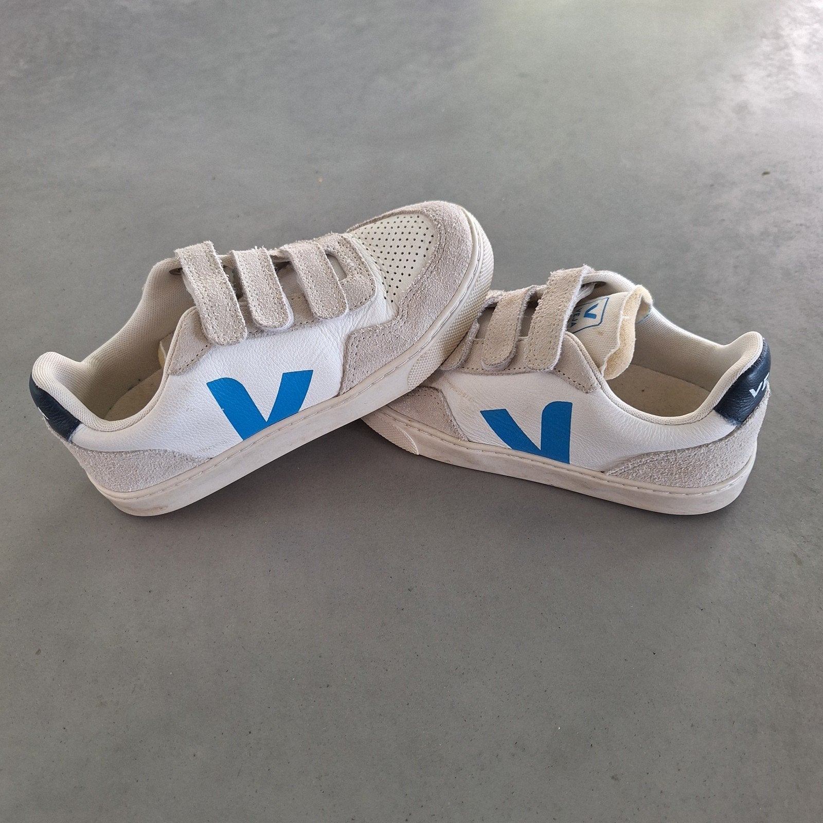 Sneakers Veja maat 33, Kinderen en Baby's, Ophalen, Zo goed als nieuw