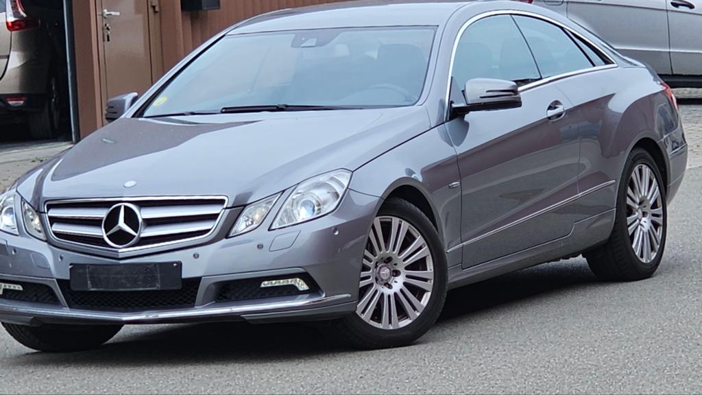 Mercedes e 220 cdi coupe bj 2010 euro5 (automatic) 118000 km, Auto's, Mercedes-Benz, Automaat, Euro 5, Particulier, Te koop