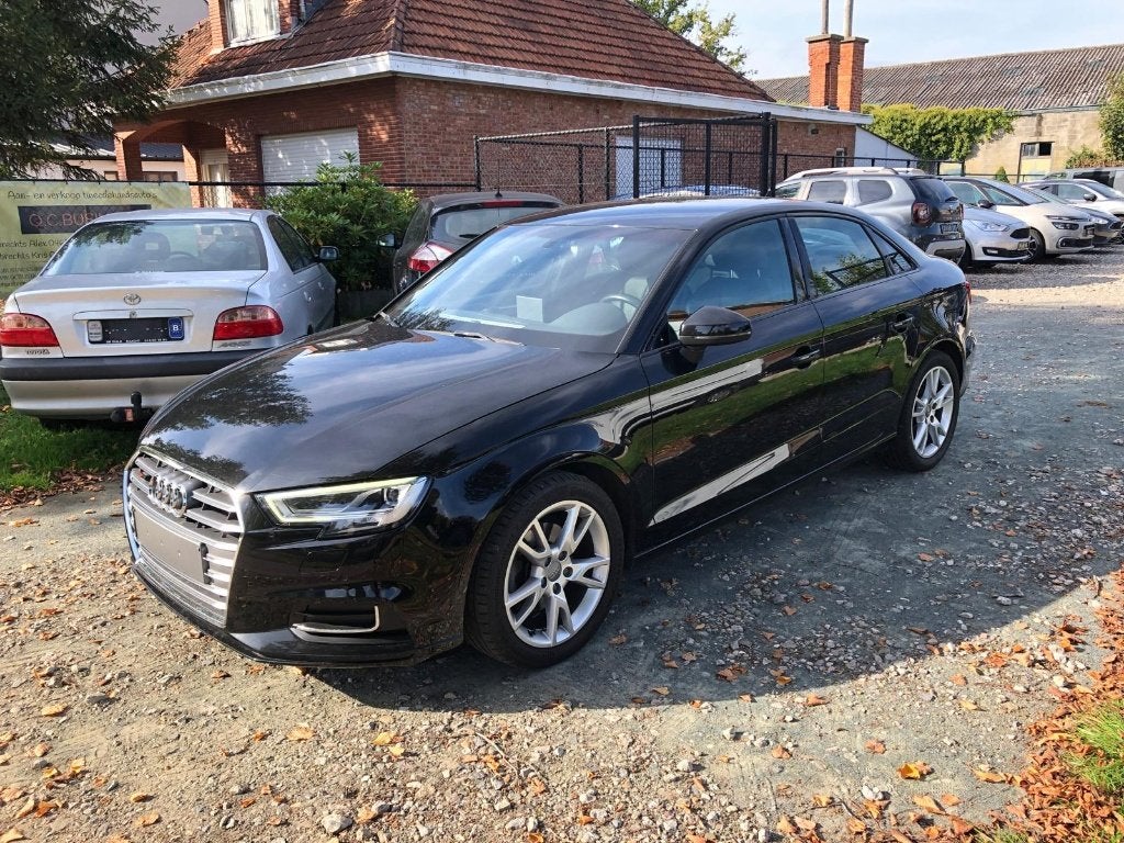 Audi A3 berline S-line 2019 met 95000 km, Auto's, Voorwielaandrijving, 4 deurs, Verwarmde buitenspiegels, Leder