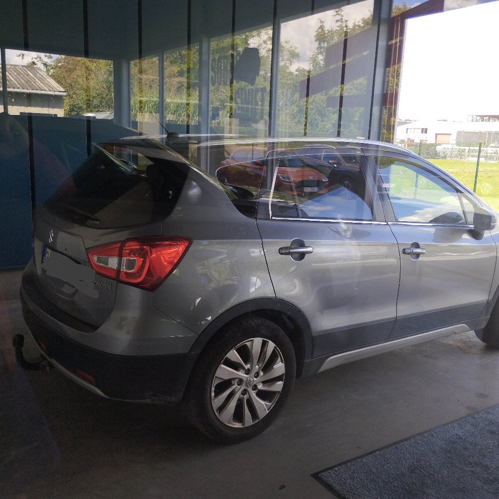 Suzuki SX4 Cross, Autos, Achat, 998 cm³, 1165 kg, Noir