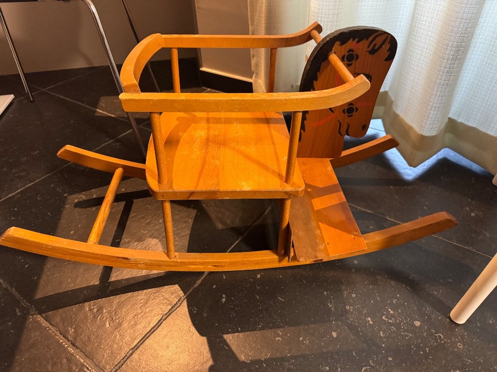 Houten schommelpaard, Ophalen, Gebruikt