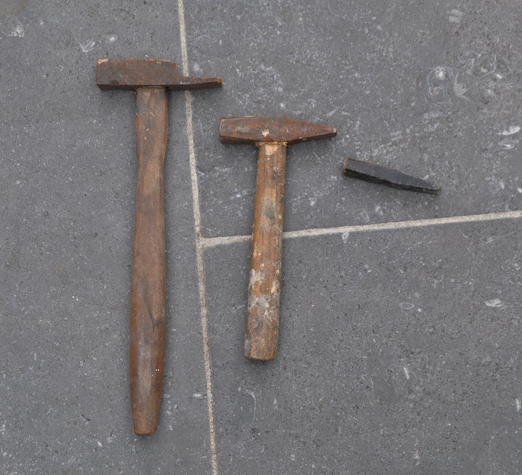 M176. Lot de 2 marteaux anciens + 1 tête de marteau, Enlèvement ou Envoi, Utilisé, Marteau