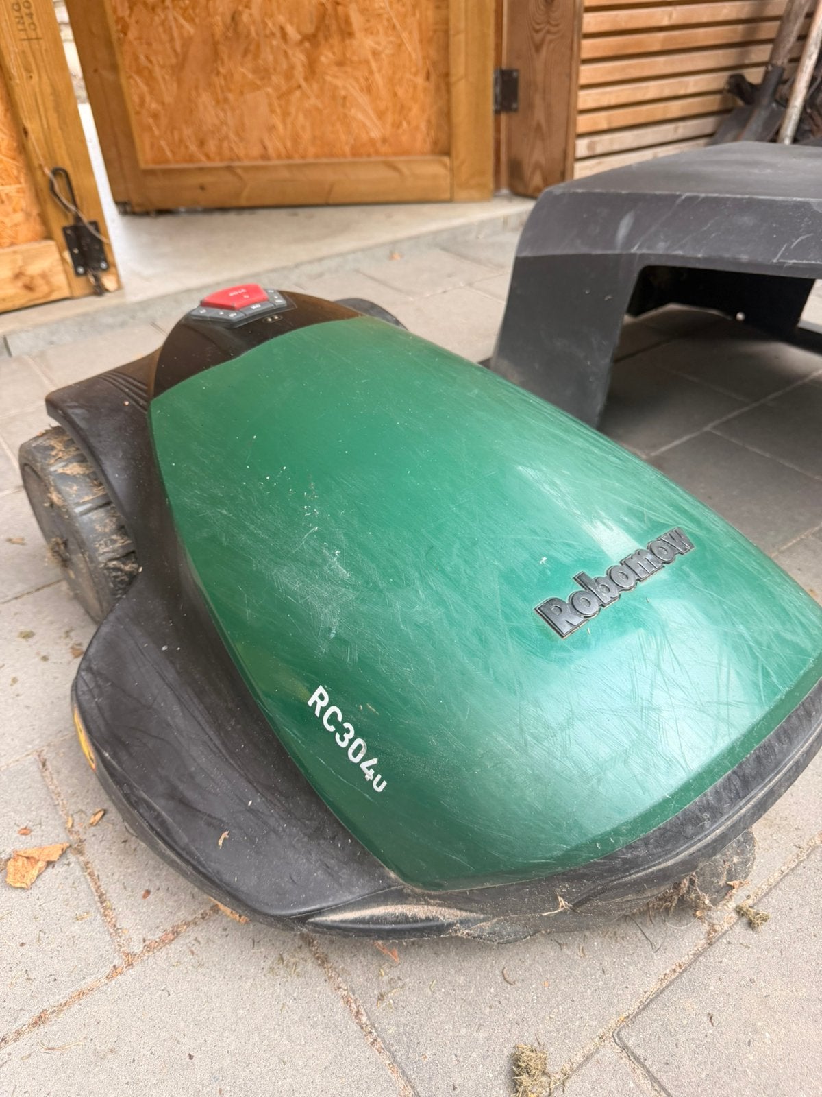 Robotmaaier Robomow RC304u, Ophalen, Gebruikt, 20 tot 25 cm, Met regensensor