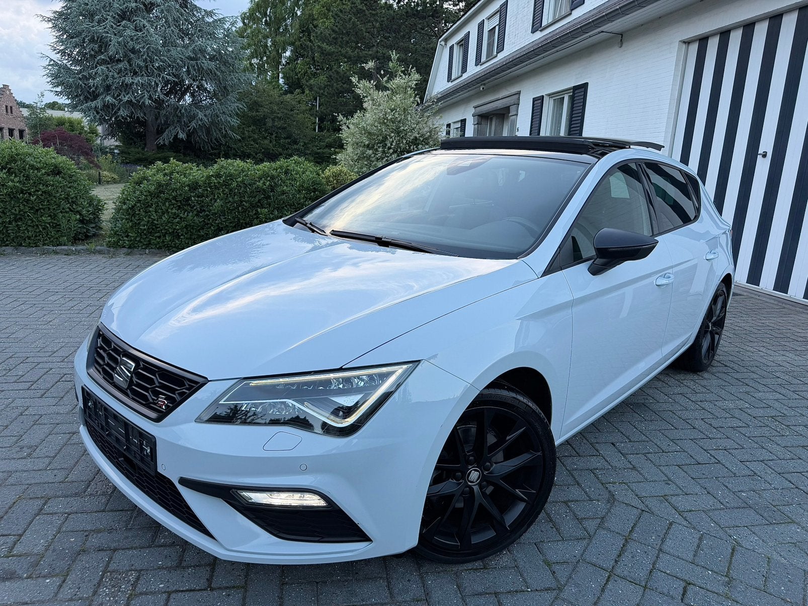 Seat Leon FR - Automatique - Approuvé à blanc -Parfait état!, Autos, Achat, Entreprise, Alcantara, Noir