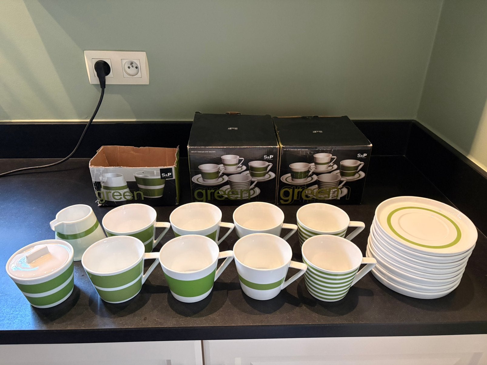 Koffieservies Salt&Pepper (S&P): 8tassen+8bordjes+melk+suike, Ophalen, Overige materialen, Overige merken, Zo goed als nieuw