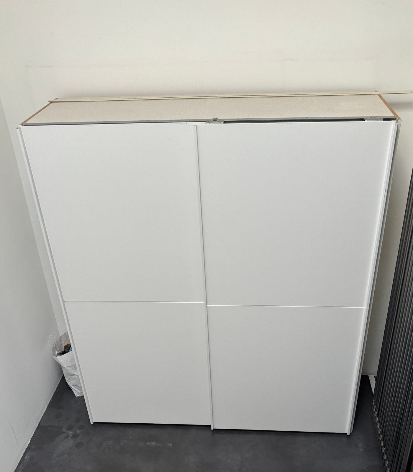 Gratuit * Armoire de design MADE à donner ***, Ophalen, Overige materialen, Gebruikt, 200 cm of meer