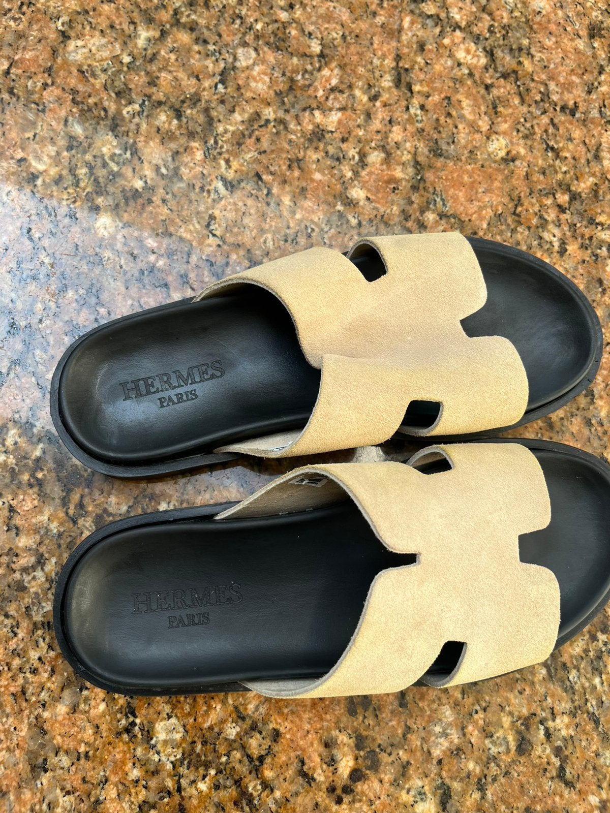 HERMES slippers nieuw 41 beige, Kleding | Heren, Schoenen, Slippers, Overige kleuren, Nieuw, Ophalen of Verzenden