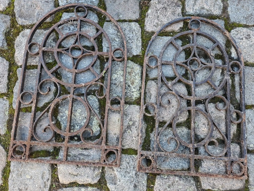 2 ijzeren sierijzers, begin 1900, Ophalen