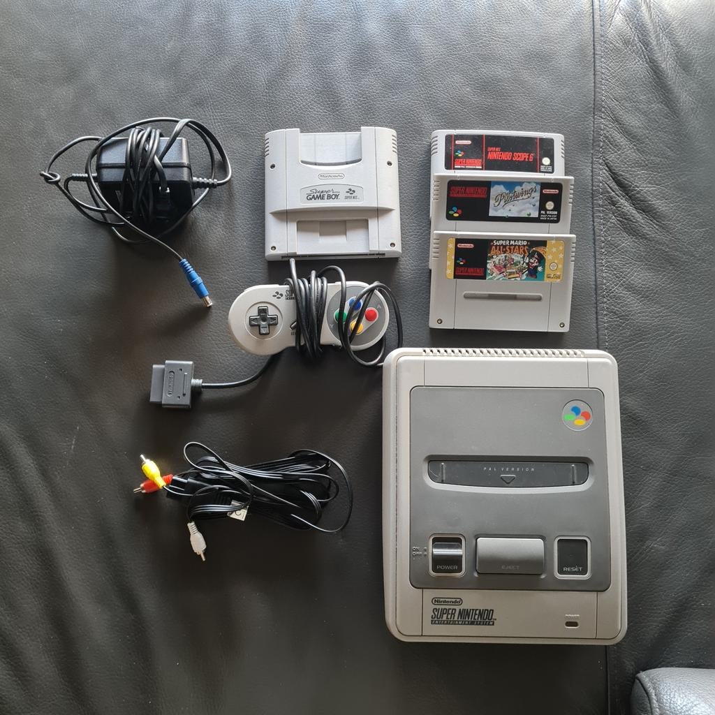 Nintendo Snes met spellen en Super Gameboy., Games en Spelcomputers, Ophalen of Verzenden, Zo goed als nieuw, Met 1 controller