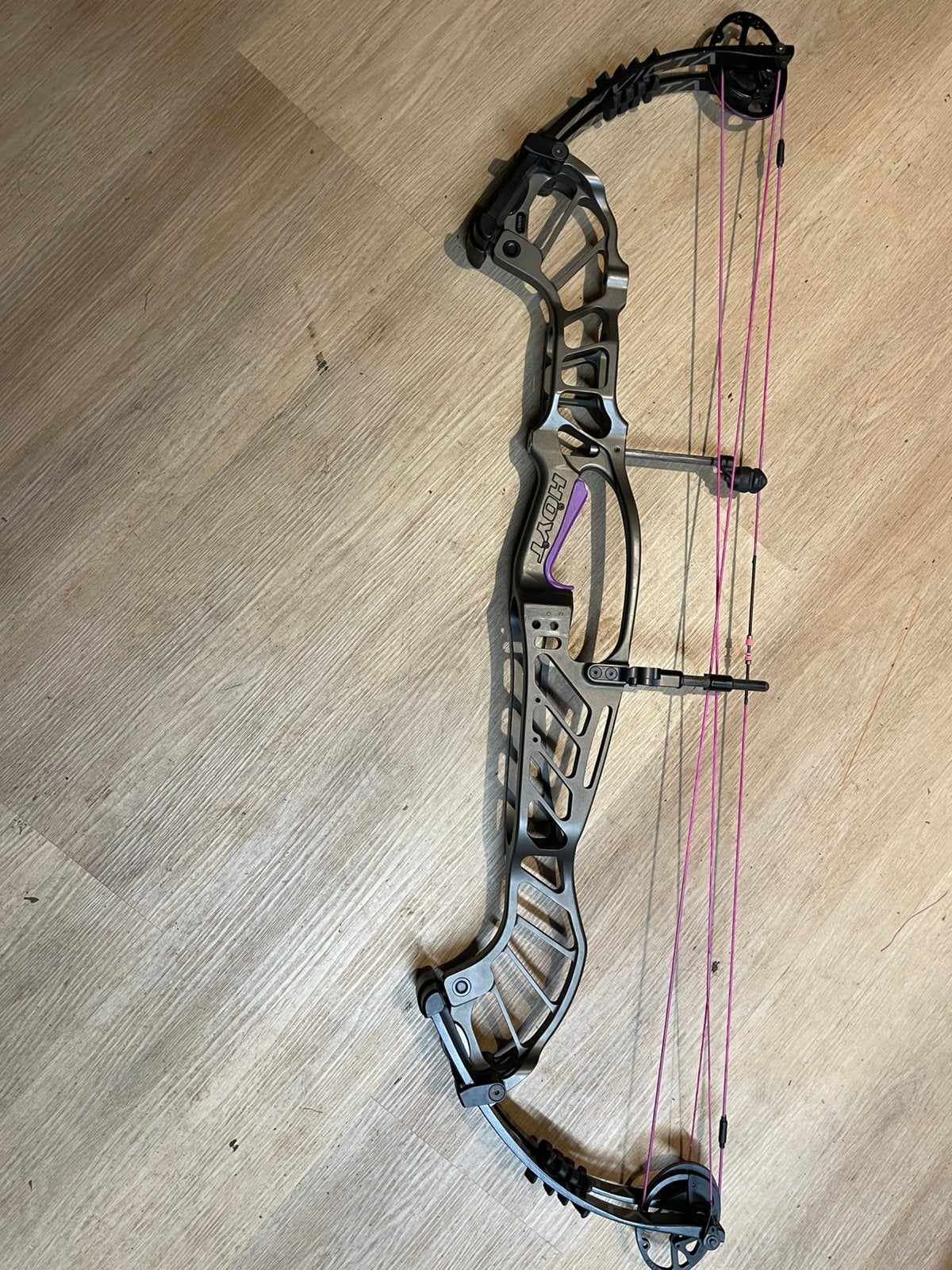 Hoyt invicta 40 svx, Enlèvement, Comme neuf, Arc à poulies