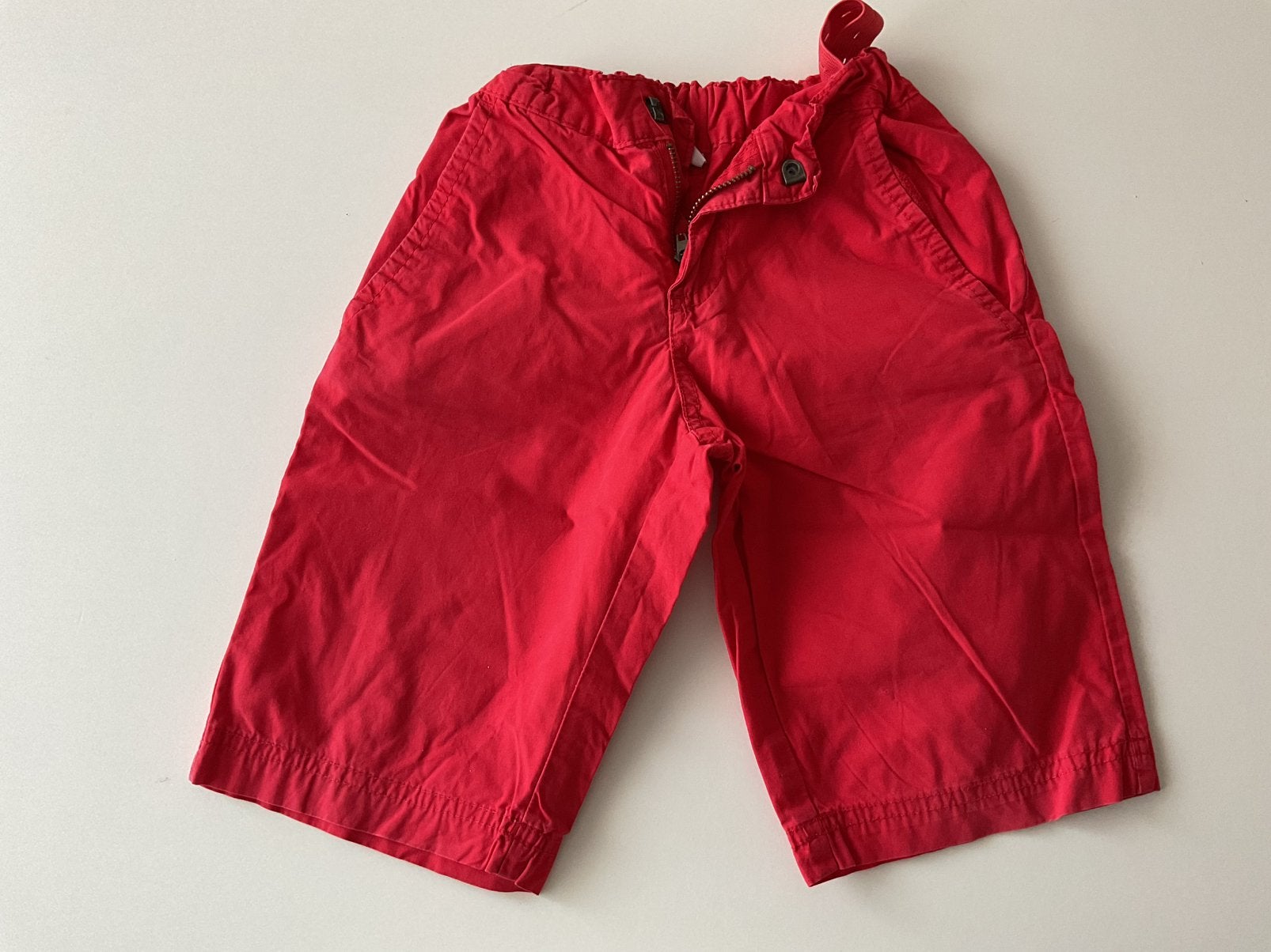 Rode short maat 110/116, Kinderen en Baby's, Kinderkleding | Maat 110, Ophalen of Verzenden, Gebruikt, Jongen of Meisje, Overige typen