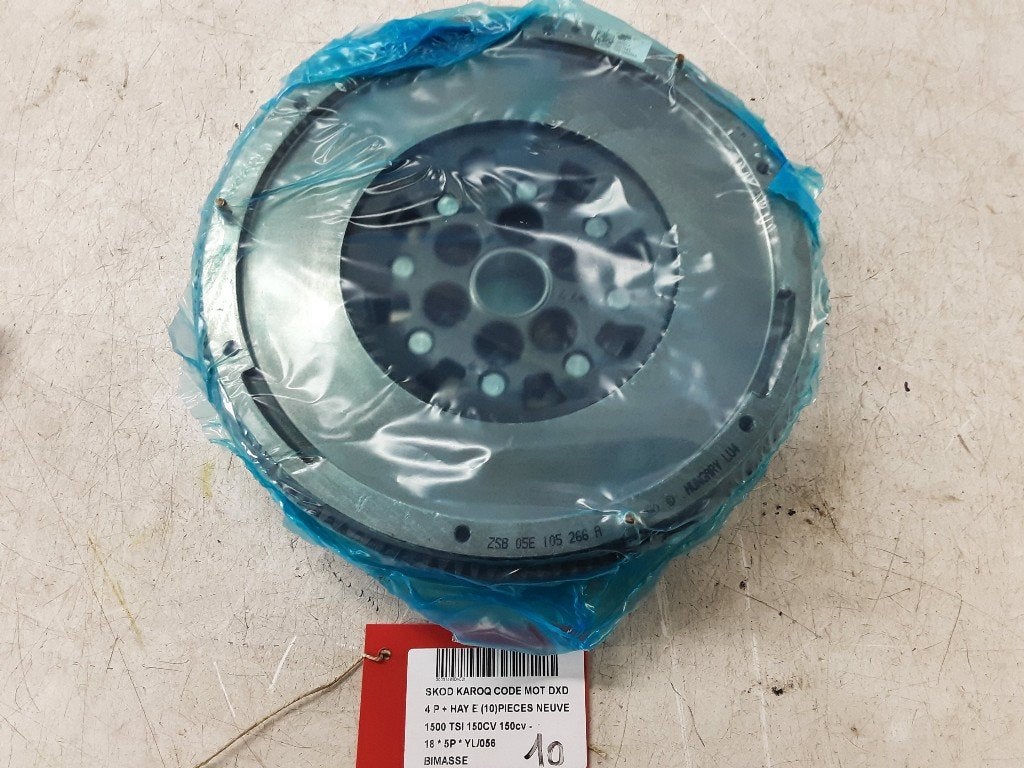VOLANT MOTEUR BI-MASSE Skoda Karoq (01-2017/-) (05E105266A), Mevr. I. Hauben, Utilisé, Skoda, Rue de l'Espoir 34 34
4030  GRIVEGNÉE, BE