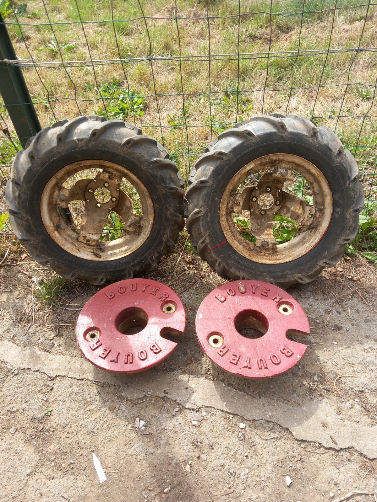 2 roues avec pneu 5-12  et masses, Articles professionnels, Agriculture | Pièces | Pneus, Jantes & Essieux, Enlèvement