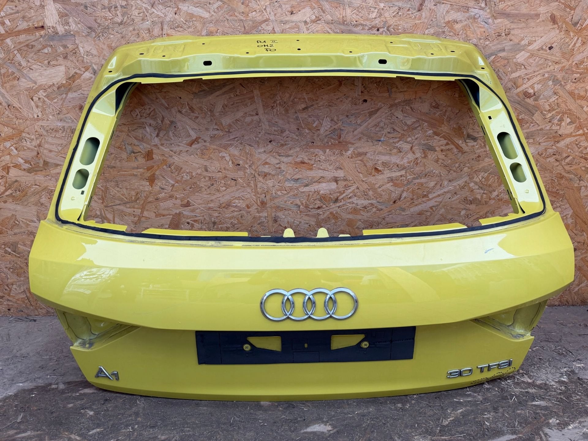 Hayon Audi A1 82A, AUDI AG, Auto-Union-Strasse 1
85045  Ingolstadt, DE, Audi, Utilisé