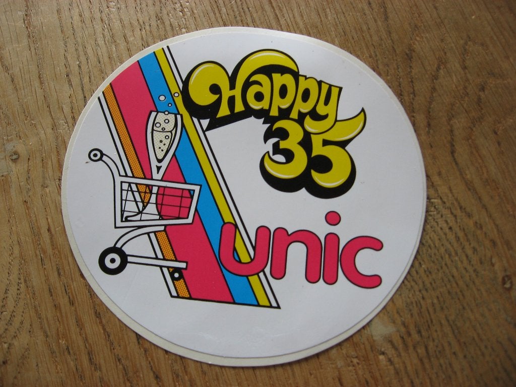 Vintage Sticker Happy 35 Unic 11 cm, Verzamelen, Ophalen of Verzenden, Nieuw, Bedrijf of Vereniging