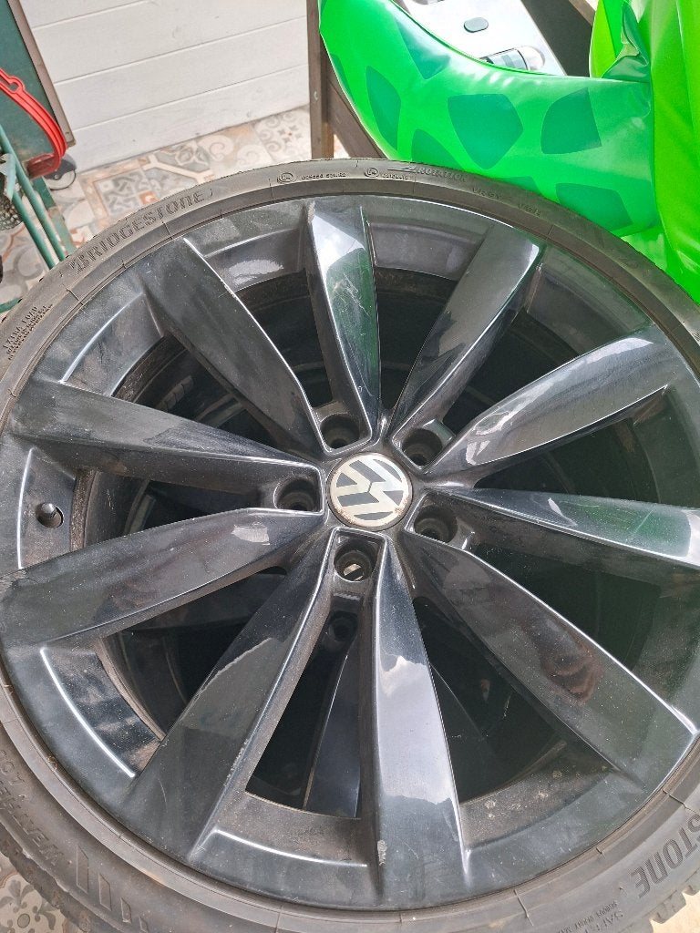 Originele VW velgen met banden, Auto-onderdelen, Banden en Velgen, Gebruikt, Banden en Velgen, 235 mm, Personenwagen