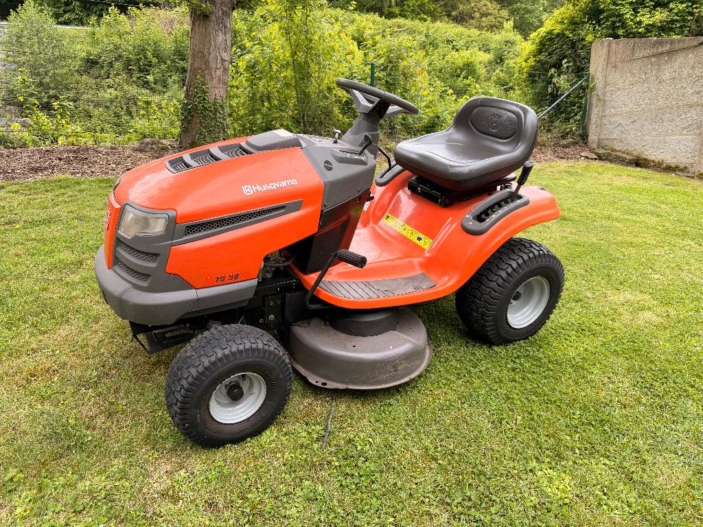 Husqvarna TS 38 - Tondeuse autoportée - 2016, Ophalen, Gebruikt, Versnellingen, 90 tot 120 cm