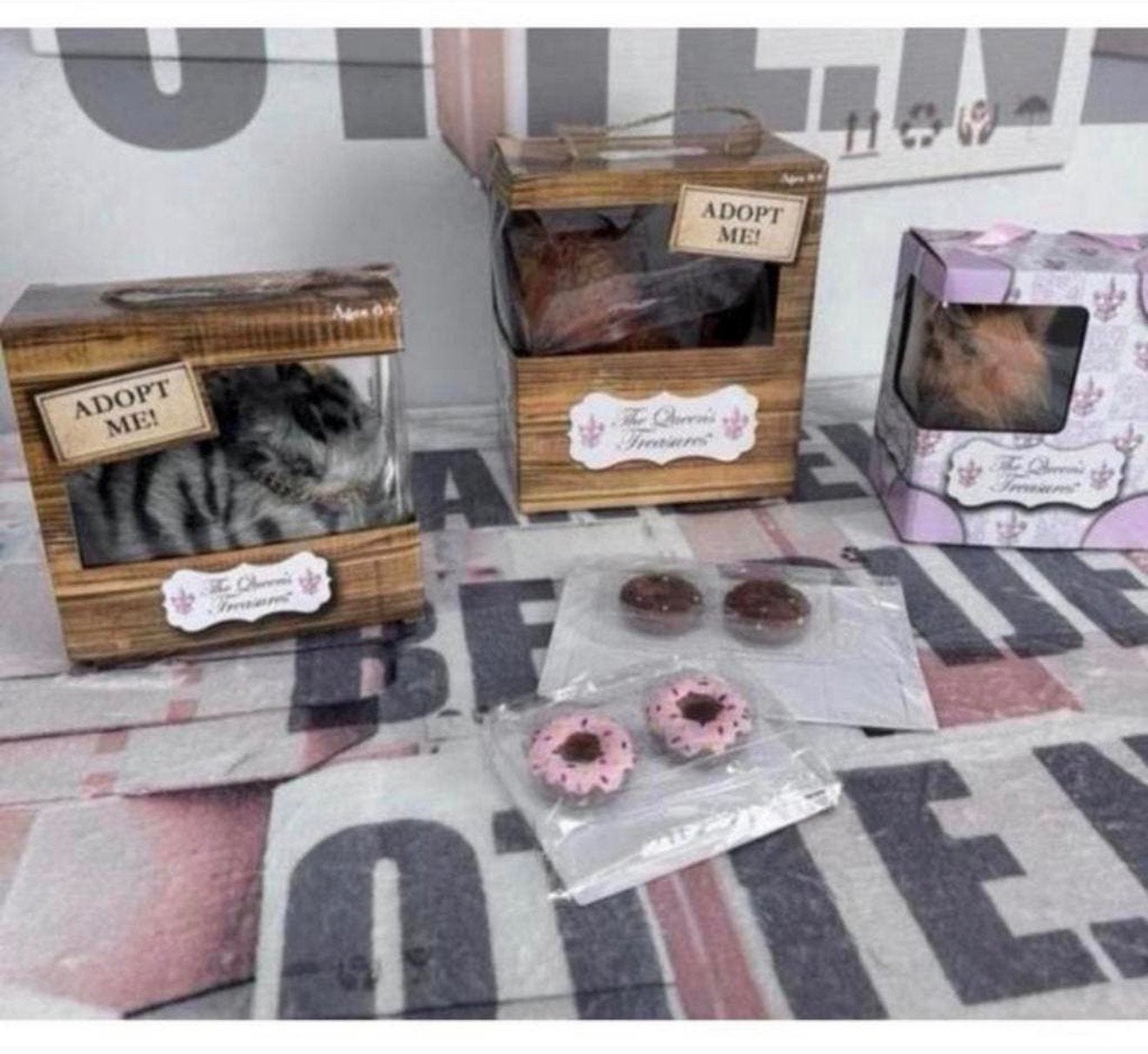 3 poupées chien chat The Queen's Treasures Adopt Me - Queens, Enlèvement ou Envoi, Neuf