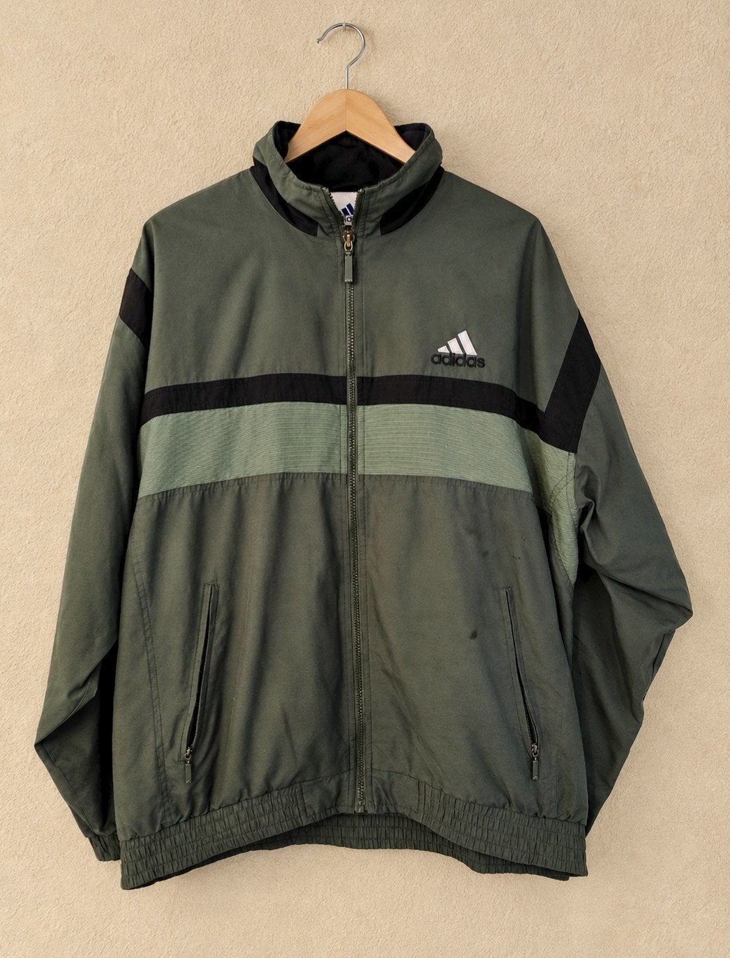 Vintage Green Adidas Windbreaker/ tracksuit 1990 size L, Vêtements | Hommes, Enlèvement ou Envoi, Général, Taille 52/54 (L), Porté