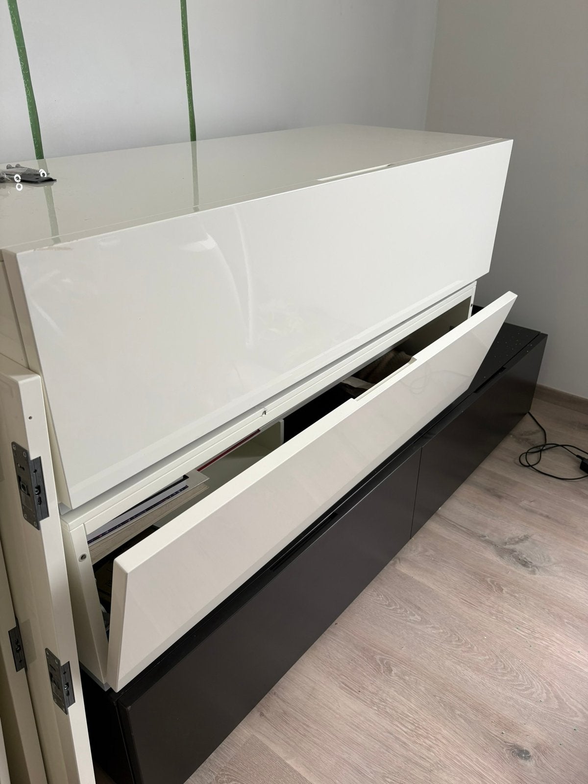 Witte lage kast (gelakt) - italiaans design (2 stuks), Enlèvement, Comme neuf