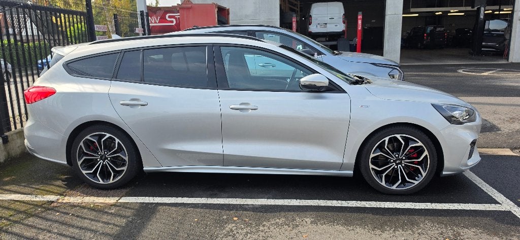 Ford focus ST LINE X 2.0 Ecoblue, Stof, 1800 kg, 4 cilinders, Parkeerassistent