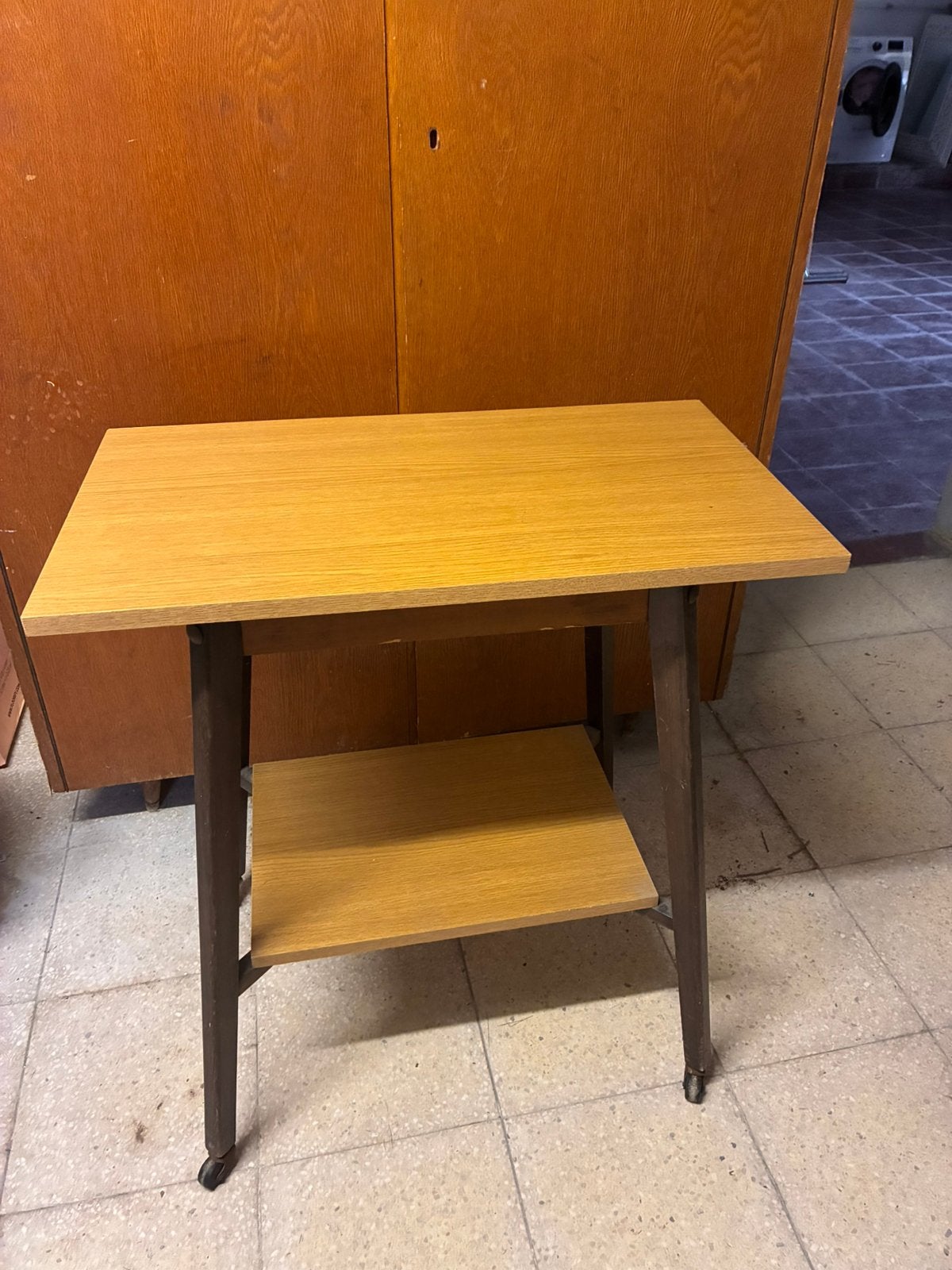 Vintage tv tafeltje, Enlèvement