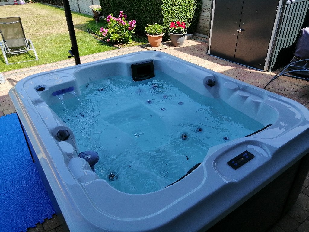 Jacuzzi 3 personen Blue essential Portcril met lek, Tuin en Terras, Ophalen, Zo goed als nieuw, Filter, Vast
