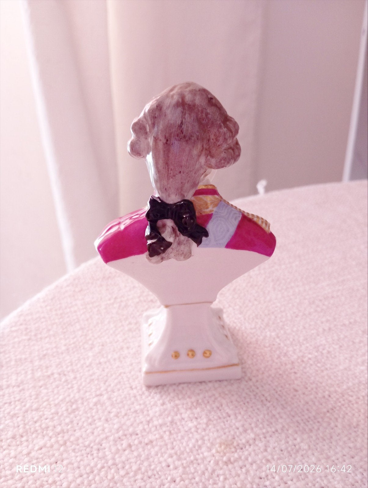 Statuette le roi LOUIS XVI en porcelaine, Enlèvement