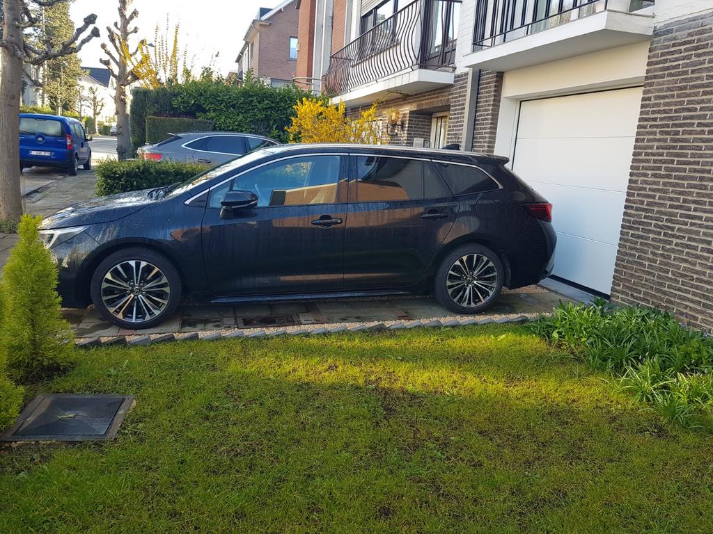 Toyota Corolla 1.8 hybride, Automaat, Euro 6, 72 kW, Zwart