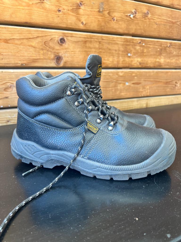 Werkschoenen NIEUW Maat 42, Doe-het-zelf en Bouw, Veiligheidskleding, Ophalen, Zo goed als nieuw