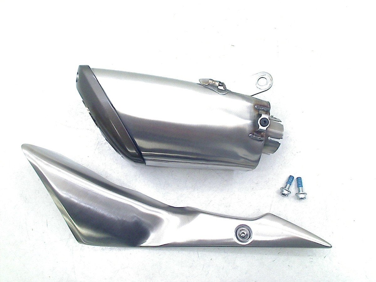 ÉCHAPPEMENT SILENCIEUX ORIGINAL OEM Suzuki, Dhr. S. di Majo, Utilisé, Info@cama-motorparts.nl, P.J. Troelstraweg 8 8
3144 CX  MAASSLUIS, NL