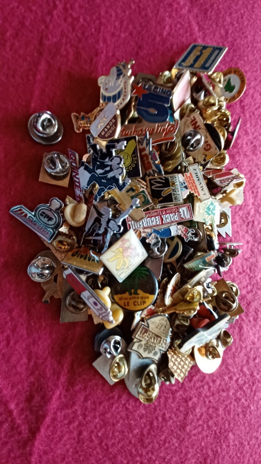 lotje Franse pins te koop (100st), Verzamelen, Speldjes, Pins en Buttons, Ophalen of Verzenden