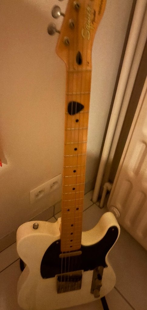Gitaar en versterker, Muziek en Instrumenten, Snaarinstrumenten | Gitaren | Elektrisch, Met versterker, Zo goed als nieuw, Solid body