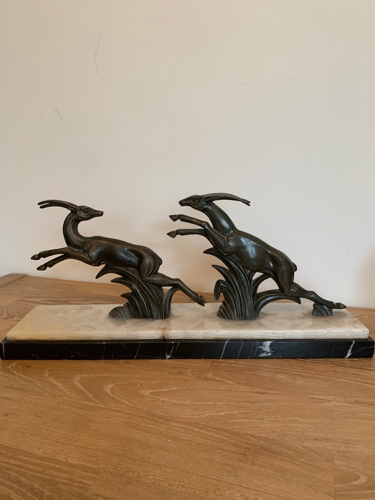 Statue art déco - gazelles sauteuses en bronze sur marbre, Enlèvement ou Envoi, Bronze