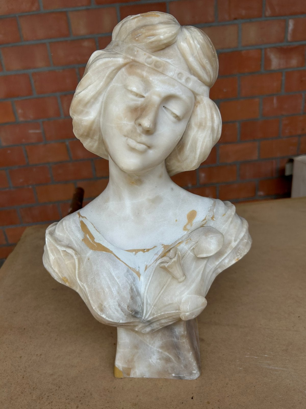 Vrouwenbuste in marmer, Art deco, Enlèvement, Femme, Autres matériaux