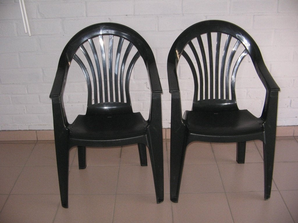 2 PVC tuinstoelen  als nieuw (zie omschrijving), Tuin en Terras, Tuinstoelen, Ophalen, Zo goed als nieuw, Kunststof, Stapelbaar