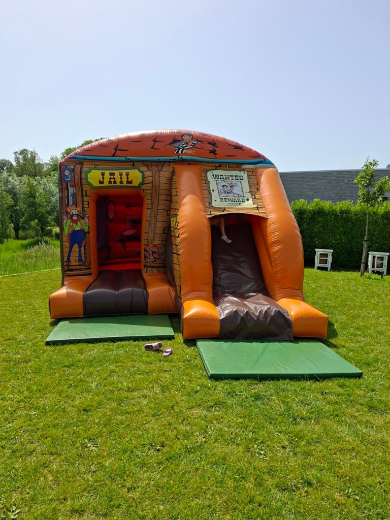 SPRINGKASTEEL HUREN, Ophalen of Verzenden
